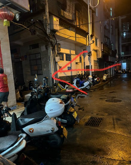 天涯区椰风巷走进巷子就能看到，